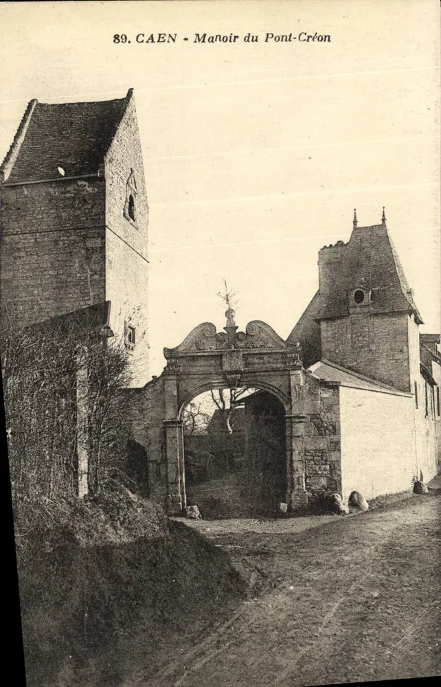 Herenhof van het Pont-Crémon — monumentale ingang met torens en poort — uitgever Mabon-Docquet, Caen, n°89 - Voorkant