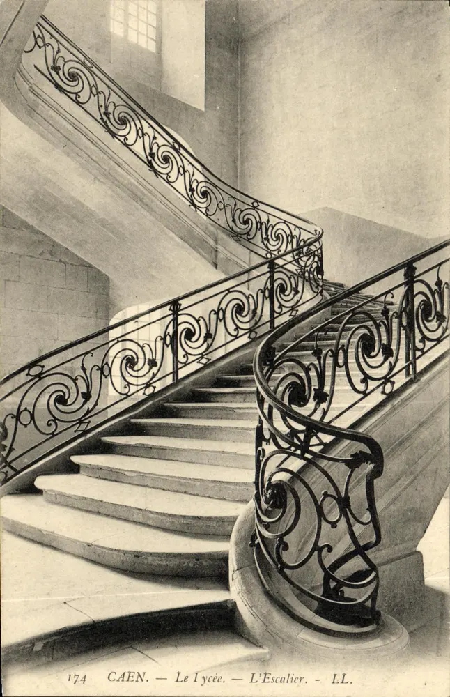 Caen — O Liceu — A Escada — LL. — n°174 - Frente