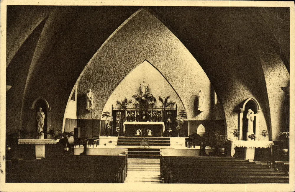 Interior da capela da Instituição São José — Caen — editor desconhecido, número de série não visível - Frente