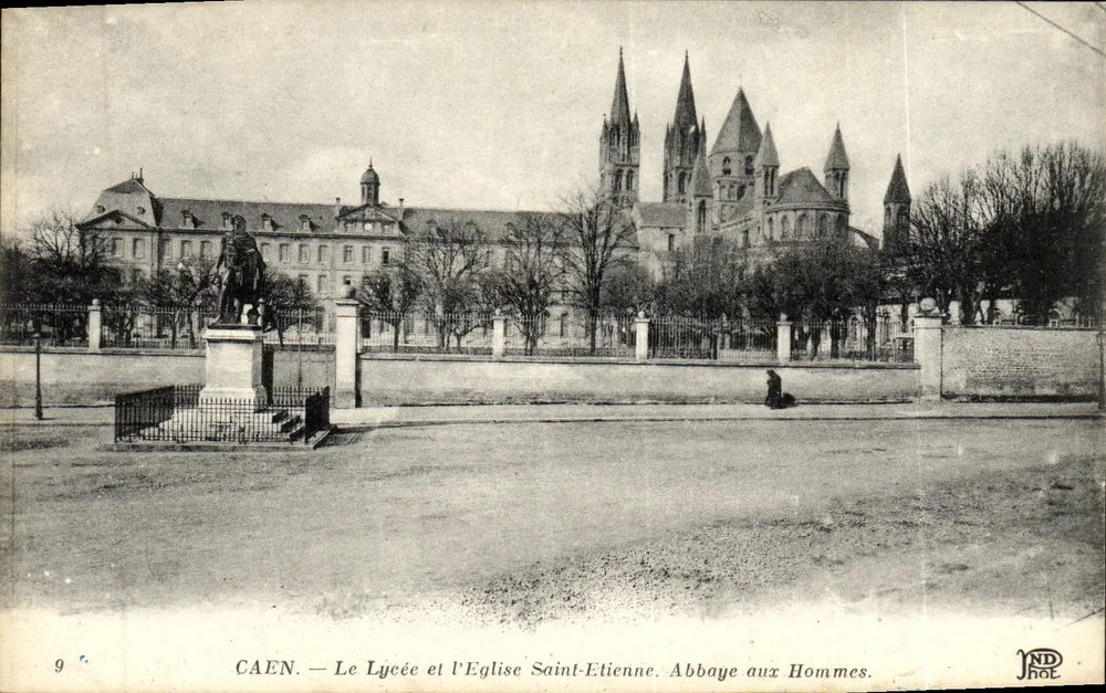 Caen — Das Gymnasium und die Kirche Saint-Étienne, Abtei der Männer - Vorderseite