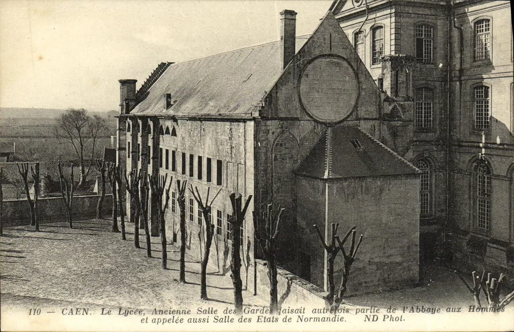 Caen — Das Lycée, ehemalige Wachstube, einst Teil der Abtei Sainte-Geneviève — ND Phot. - Vorderseite
