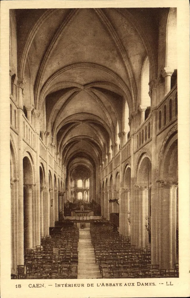 Caen — Interior da Abadia das Damas — LL - Frente
