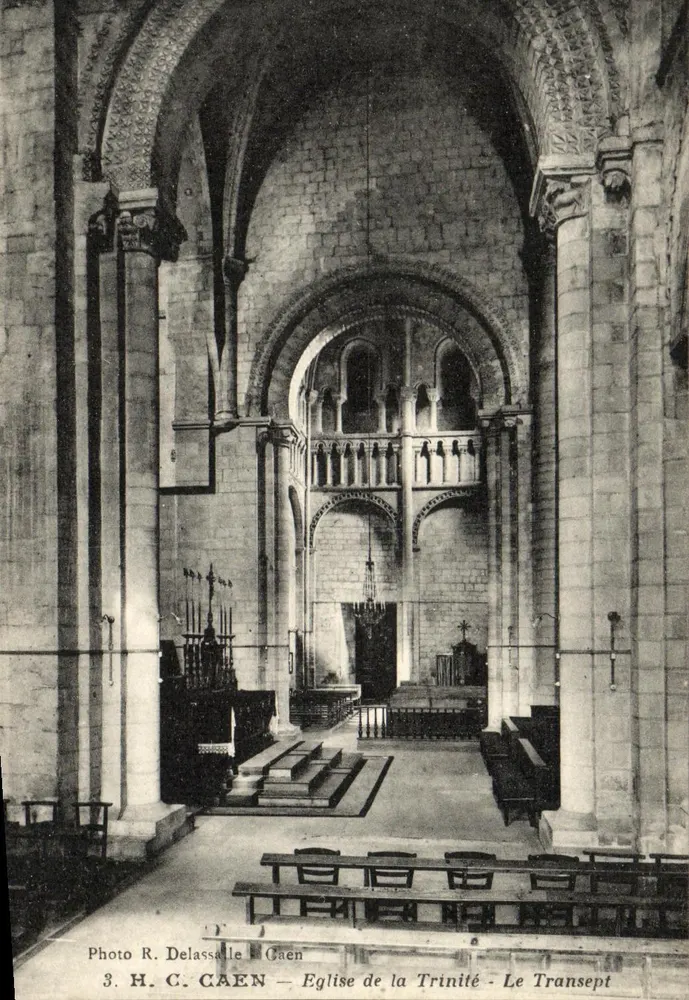 Igreja da Trindade - O Transepto — Caen — Foto R. Delasselle - Frente