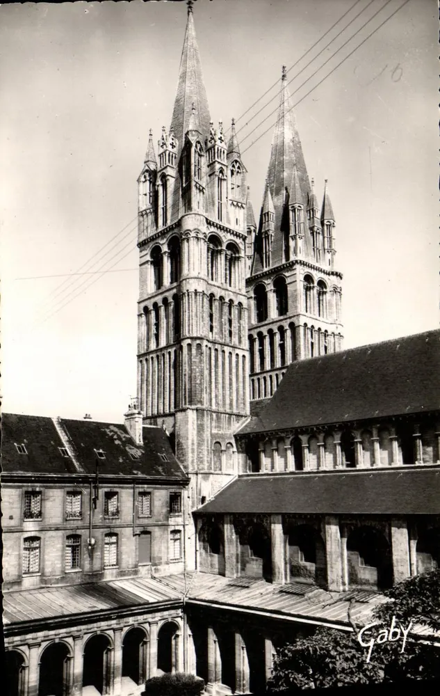 Caen (Calvados) - Kirche Abbatielle Saint-Étienne - Ansichten des Cloisters der Abtei der Männer - Vorderseite
