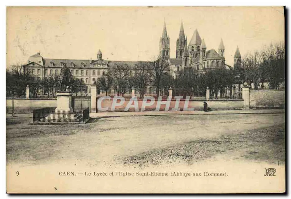 Caen — Das Lyzeum und die Kirche Saint-Étienne (Abbaye aux Hommes) - Vorderseite