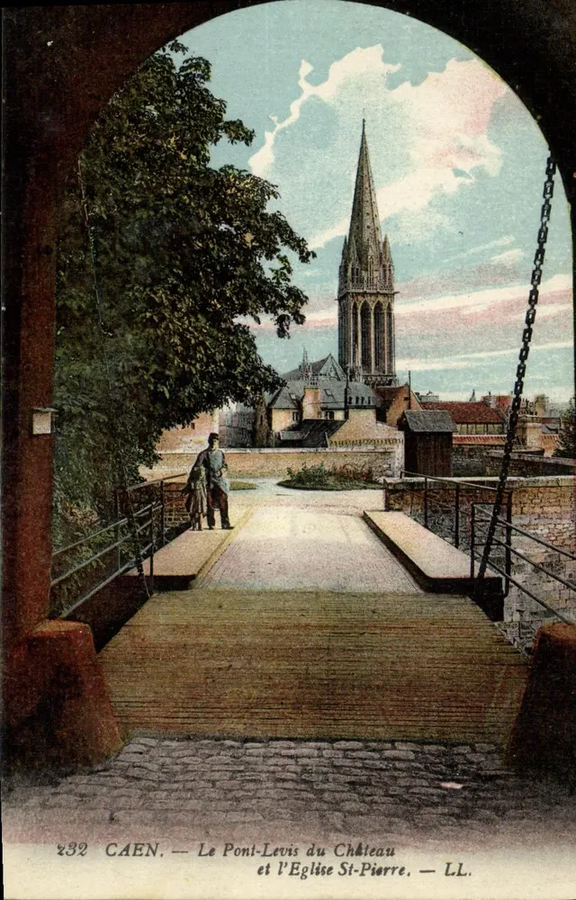 Caen — Der Pont-Levis des Schlosses und die Kirche Saint-Pierre — LL. - Vorderseite