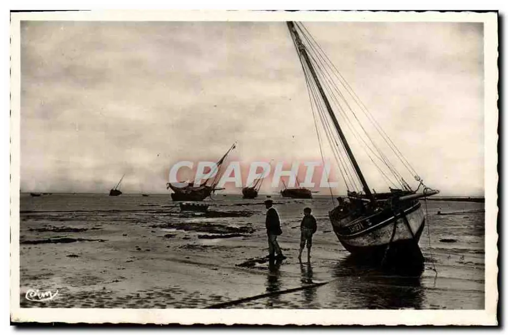 Grandcamp-les-Bains (Calvados) — Barcos de pesca a marea baja — Foto JFM LACON - Anverso