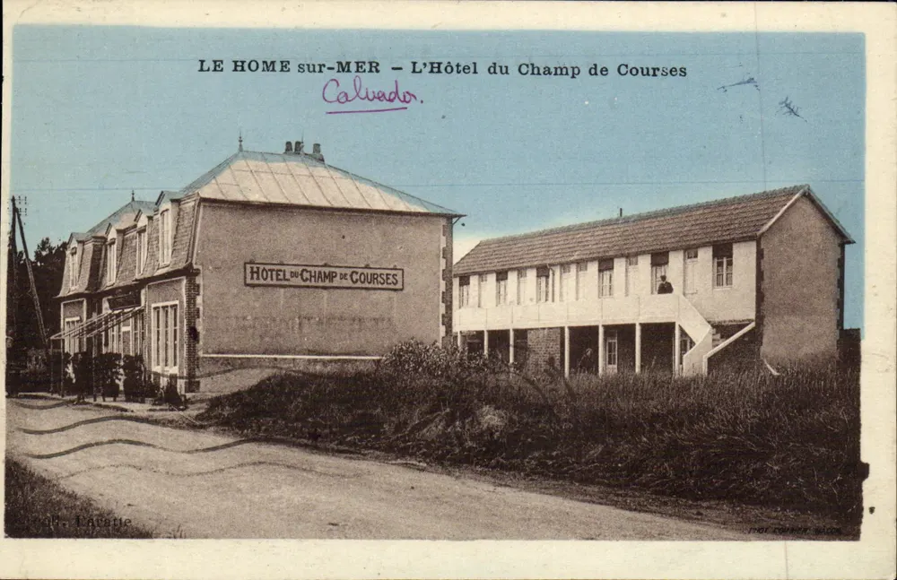 Le Homme-sur-Mer — Das Hotel Champ de Courses — Foto. Forner Jacob - Vorderseite