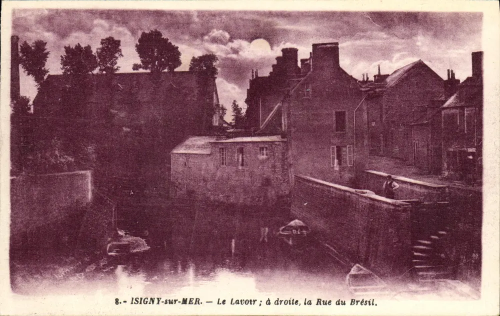 Isigny-sur-Mer — Das Waschhaus; rechts, die Rue du Brésil - Vorderseite