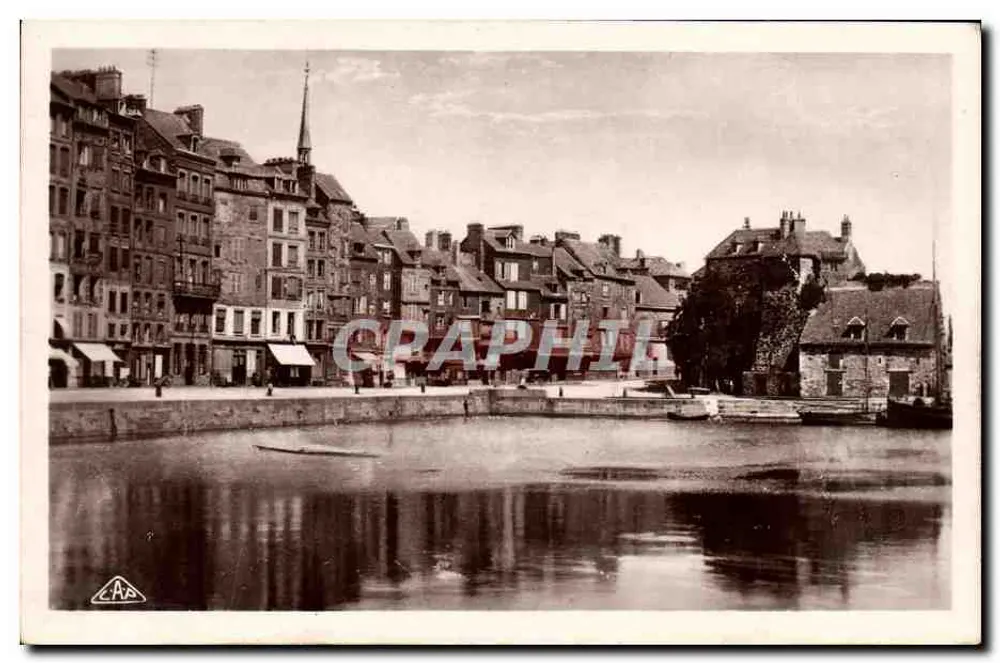 Vista de Honfleur — Calçadão de Santa Catarina e o Farol — editor A.P. Strasbourg - Frente