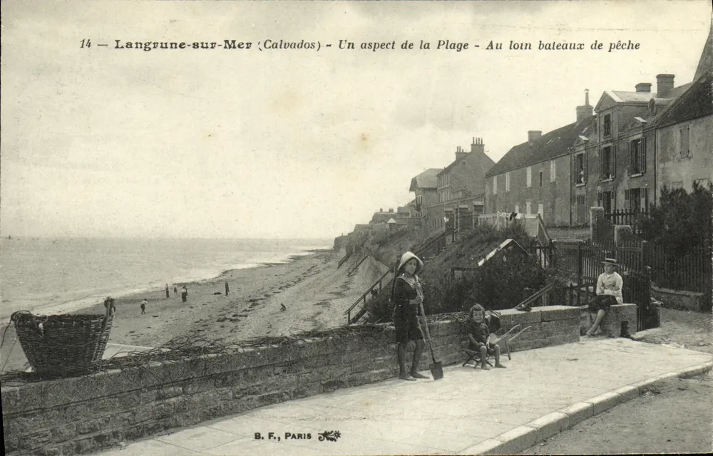 Langrune-sur-Mer (Calvados) — Ein Blick auf den Strand — Fischboote im Hintergrund — B. F., PARIS - Vorderseite