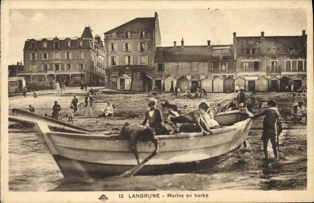 Langrune - Marinheiros em formação — Bilhete postal antigo n°15, editor AB - Frente