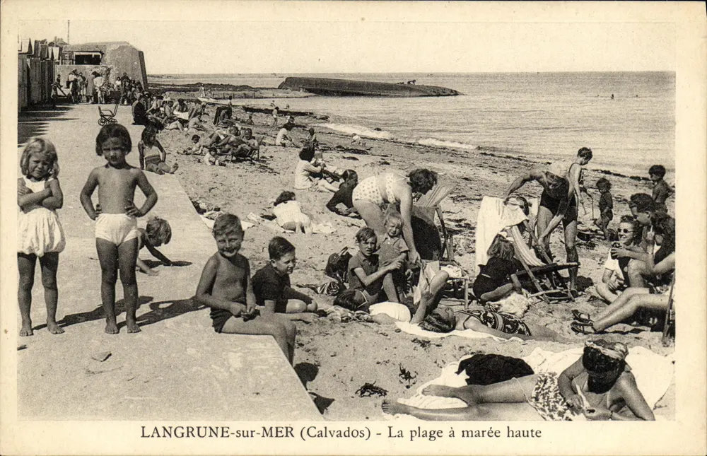 Langrune-sur-Mer (Calvados) — A praia com maré alta — editor não visível - Frente