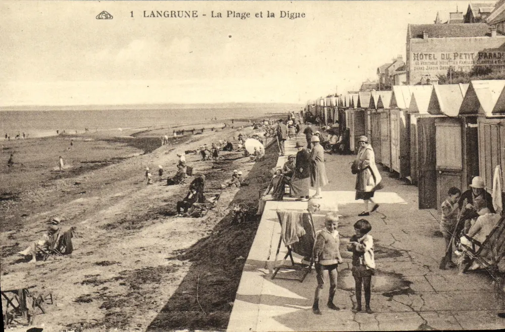 Langrune - A Praia e a Digue — Hotel do Pequeno Paraíso - Frente