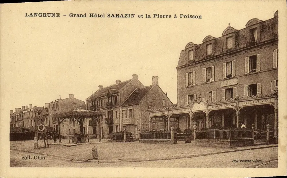 Langrune - Grand Hôtel Sarazin und die Pierre à Poisson — Fotografie: Dombrier-Macon - Vorderseite