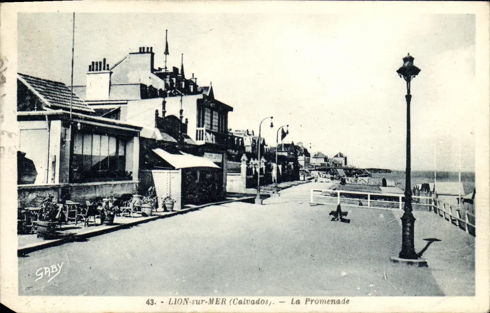LION-sur-MER (Calvados) — A Promenade — Saby - Frente