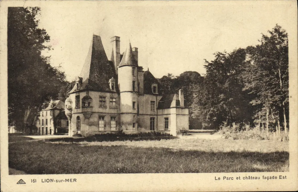 Lion-sur-Mer — Der Park und die Ostfassade des Schlosses — CP des Arts Photomécaniques - Stade-Fin Roguers - Vorderseite