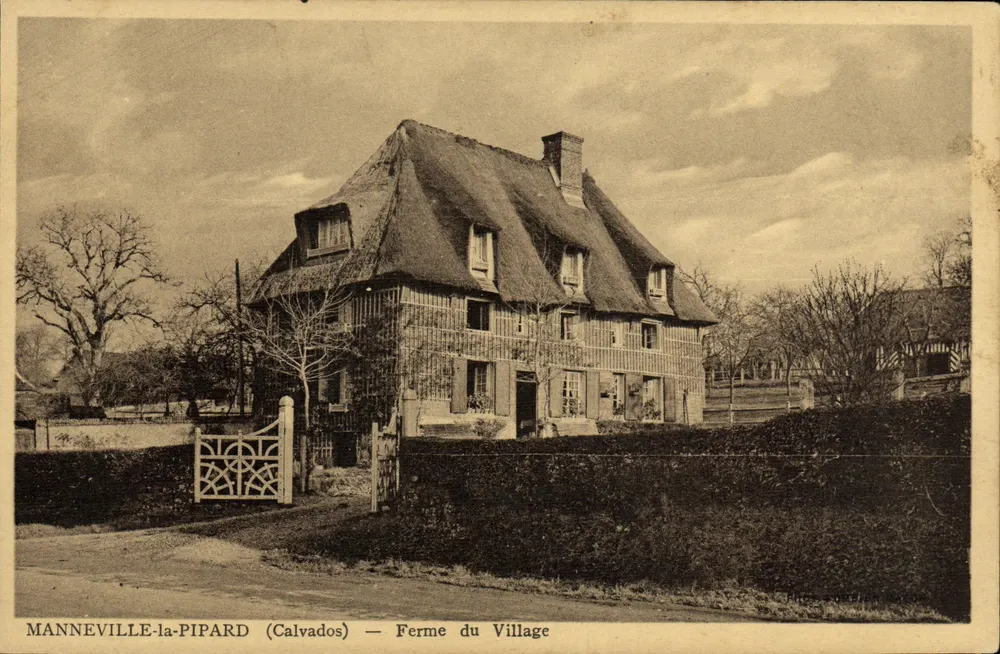 Manneville-la-Pipard (Calvados) — Dorffarm - Vorderseite