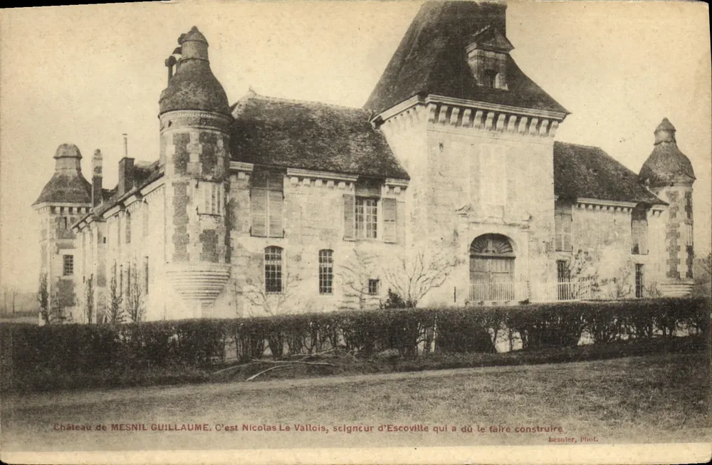 Zamek Mesnil-Guillaume — Nicolas Le Vallois, pan Escoville, budowniczy — Beesler, Fot. - Awers
