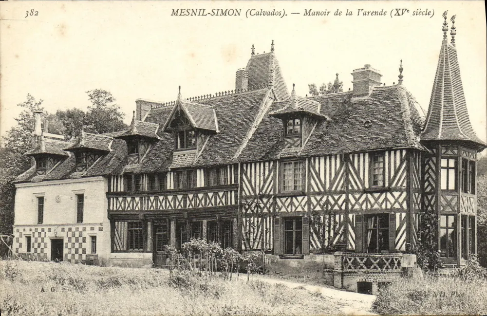 Mesnil-Simon (Calvados) — Château da Varende (século XV) — AG Fot. - Frente