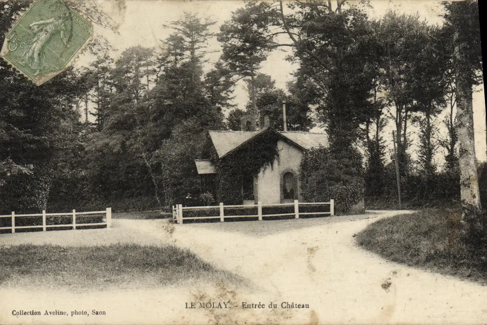 Le Môlay — Entrée du Château — Collection Aveline, photo Saon - Frente