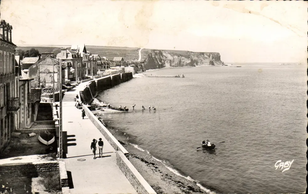 Arromanches — La Digue przy pełnym przypływie — Wydawnictwo Caby - Awers