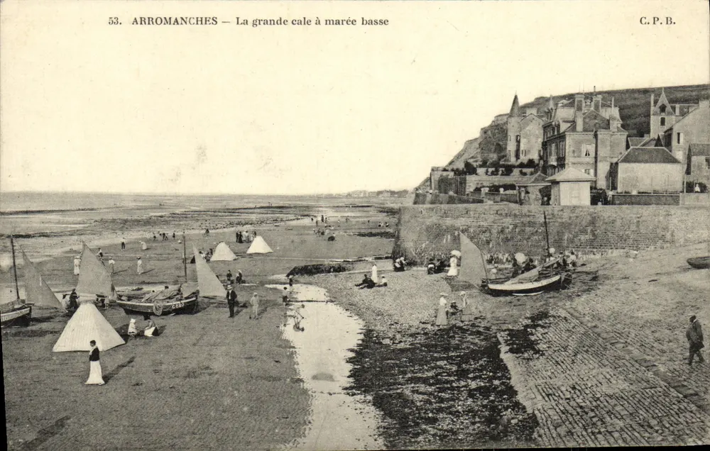 Arromanches — A grande cale com maré baixa — C.P.B. n°53 - Frente