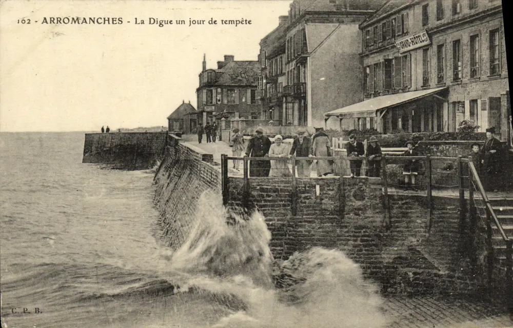 Arromanches - La Digue op een dag van storm — C.P.B. n°162 - Voorkant