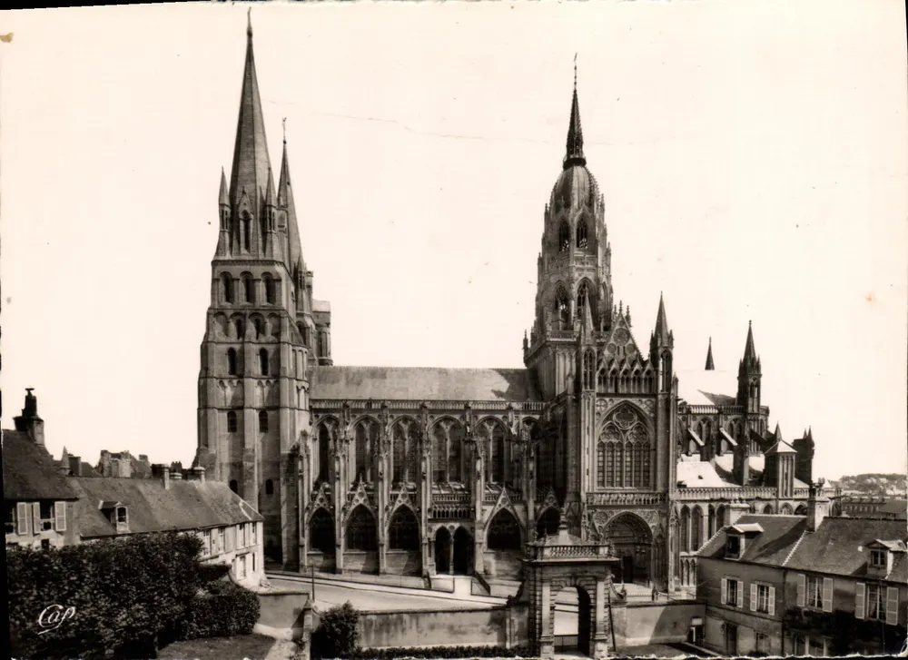 Bayeux — Die Kathedrale, südlicher Teil — Réal-Photo, Paris - Vorderseite