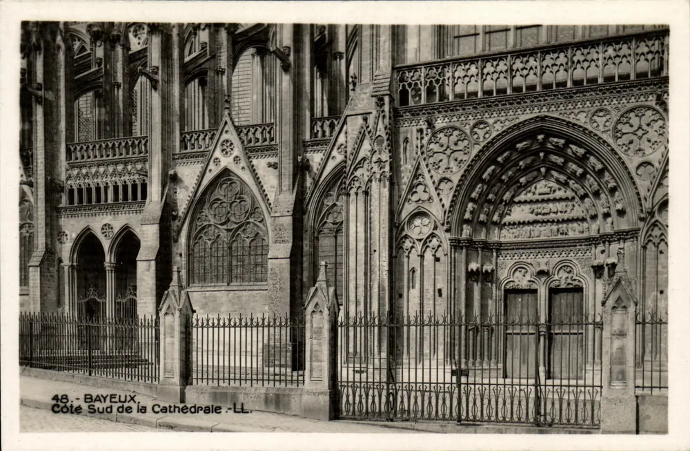 Bayeux — Lado Sul da Catedral — LL - Frente