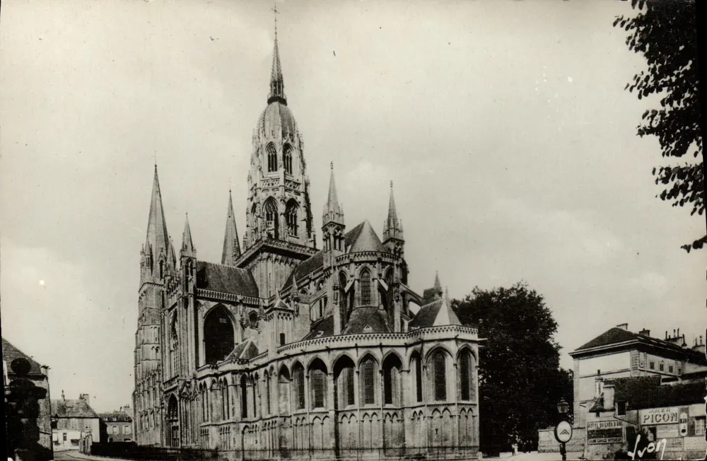 Bayeux (Calvados) — A Abside da Catedral — Éditions d'Art Rue Martel - Frente