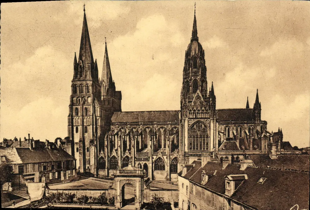 Catedral de Nossa Senhora de Bayeux — vista panorâmica — Cie des Arts Photomécaniques, Bayeux, n° 7 - Frente