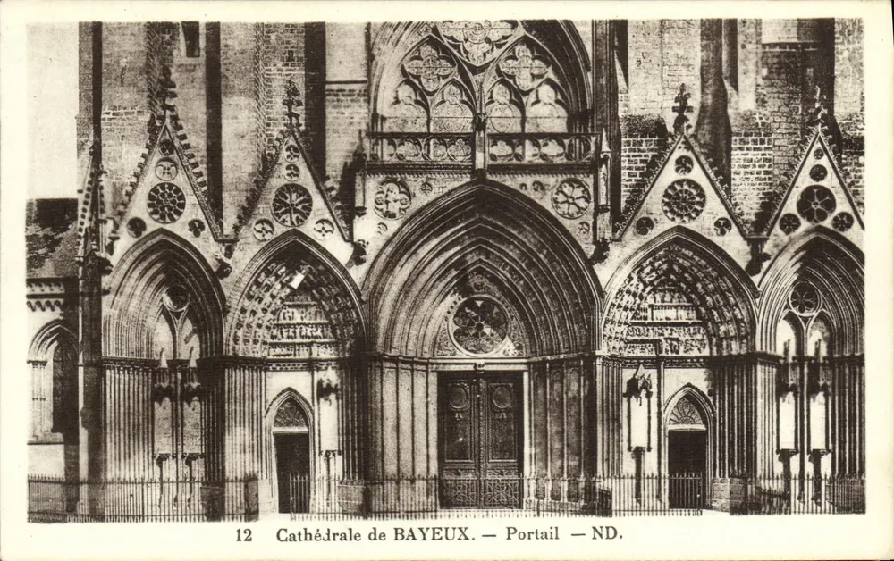 Catedral de BAYEUX — Portal — ND. - Frente