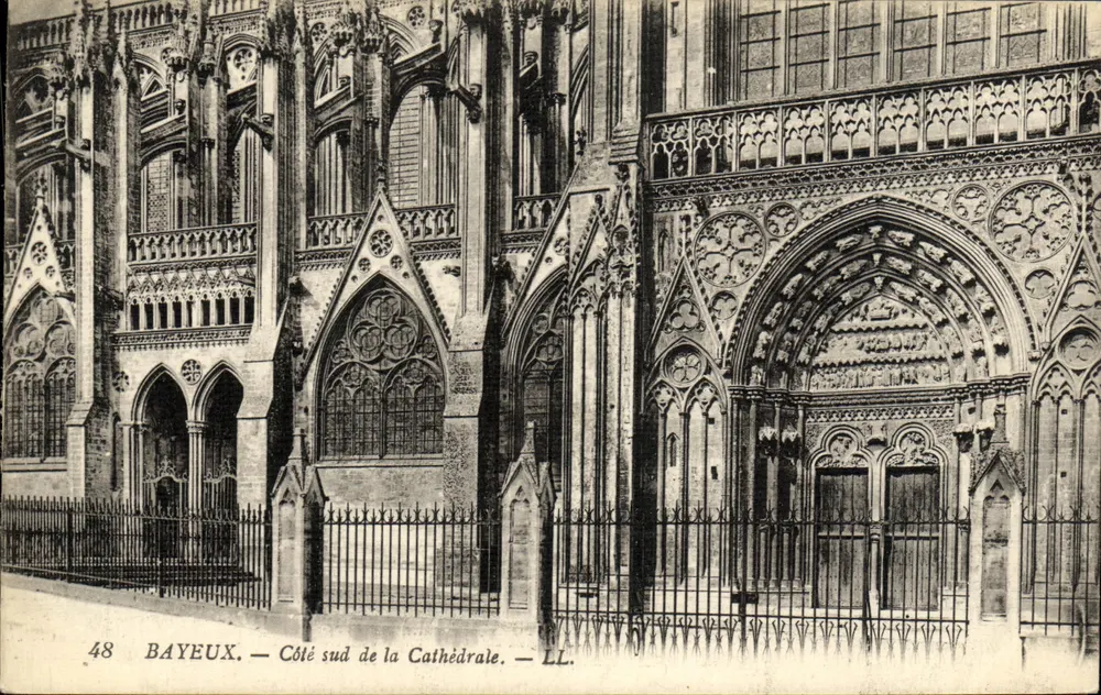 Bayeux — Lado sul da Catedral — LL. - Frente