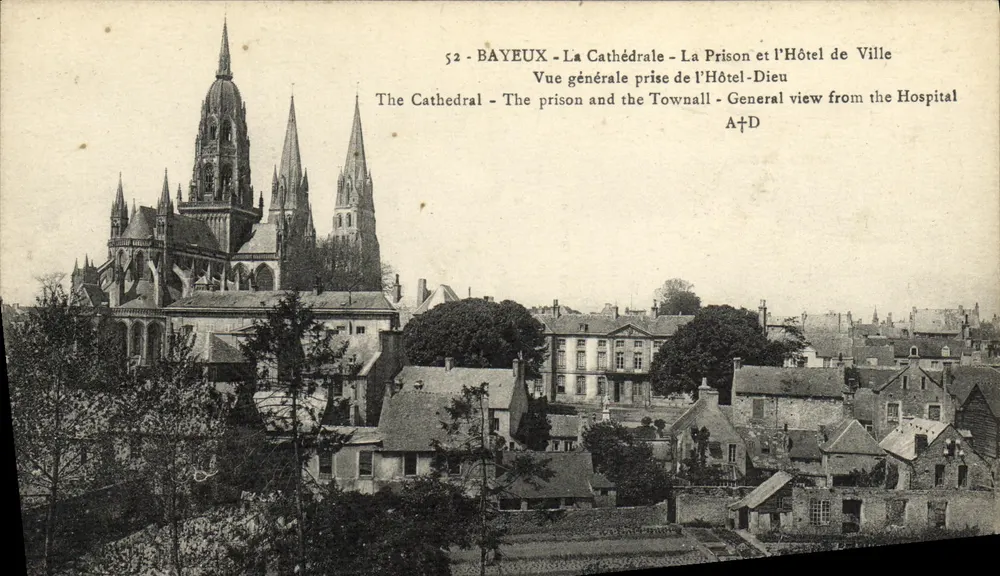 Bayeux - Die Kathedrale, Das Gefängnis und das Rathaus — allgemeiner Blick vom Hôtel-Dieu - Vorderseite