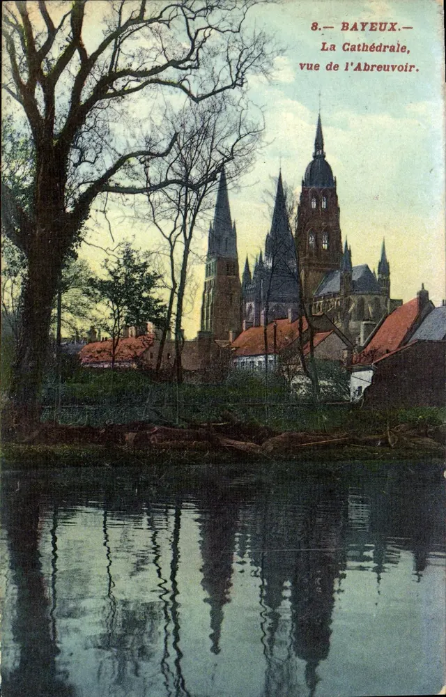 Bayeux — Die Kathedrale, Ansicht vom Brunnen — Edition Valette, Bayeux, Nr. 8 - Vorderseite
