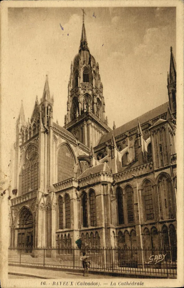 Bayeux (Calvados) — A Catedral — Gaby, n°16 - Frente