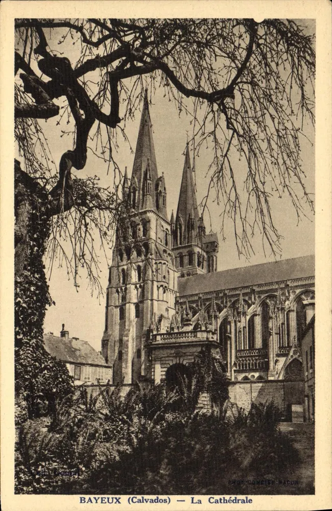 Bayeux (Calvados) — Katedra — Fot. Combier Macdon - Awers