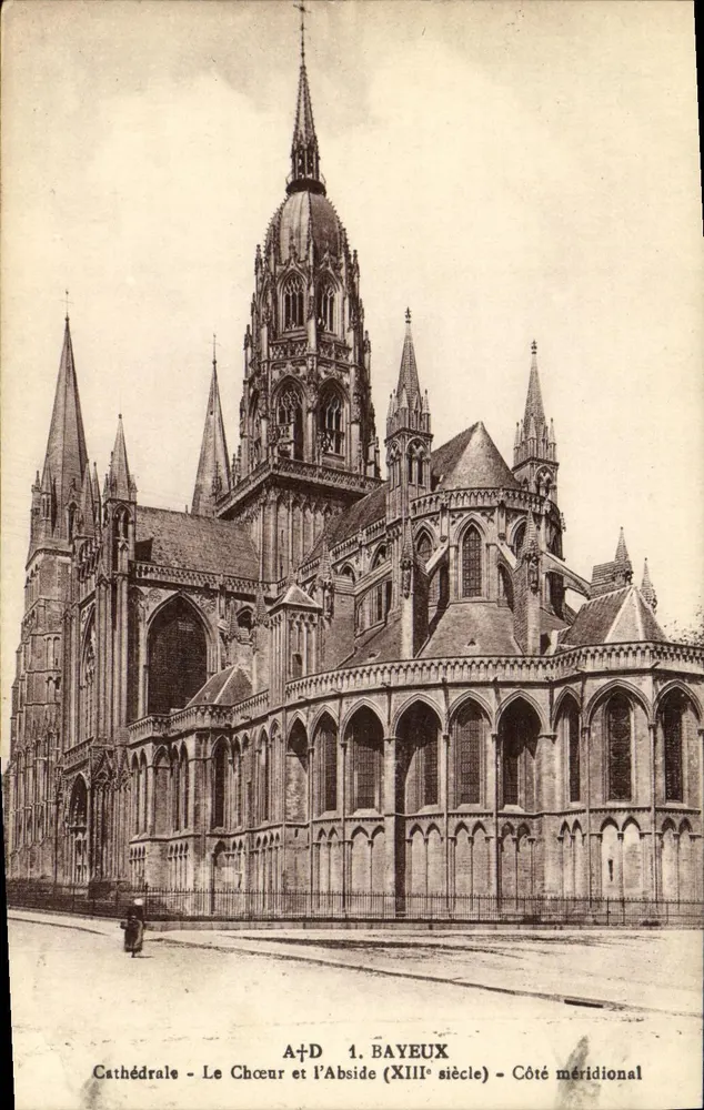 Catedral - O Coro e a Abside (século XIII) - Lado meridional — Bayeux - Frente