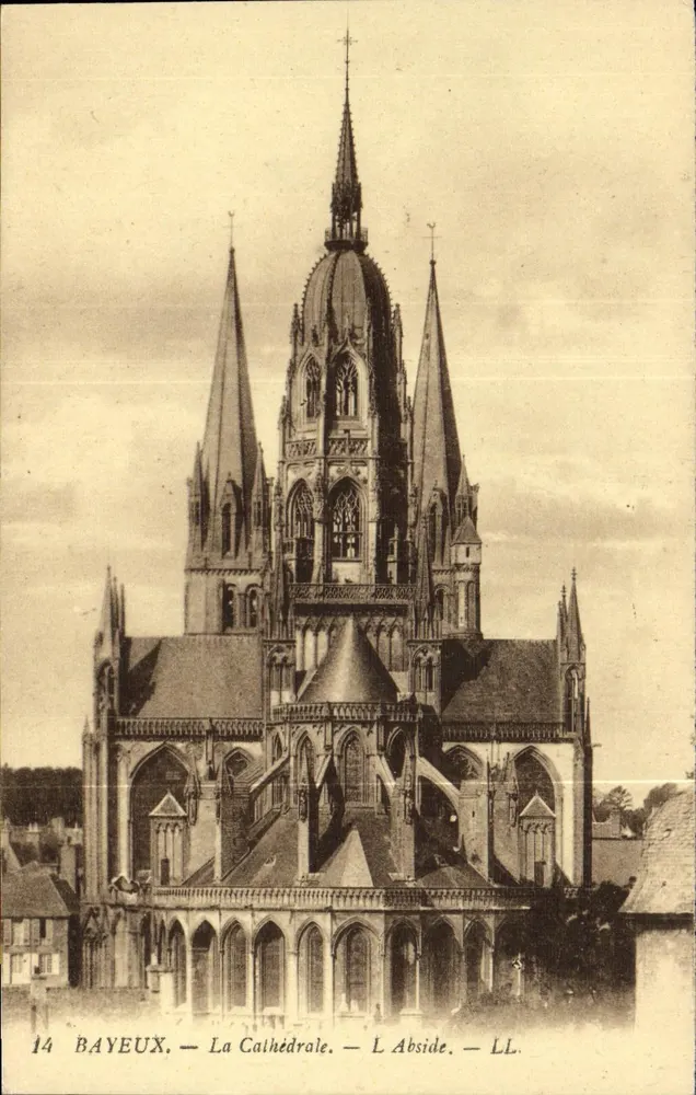 Bayeux — A Catedral — A Abside — LL - Frente