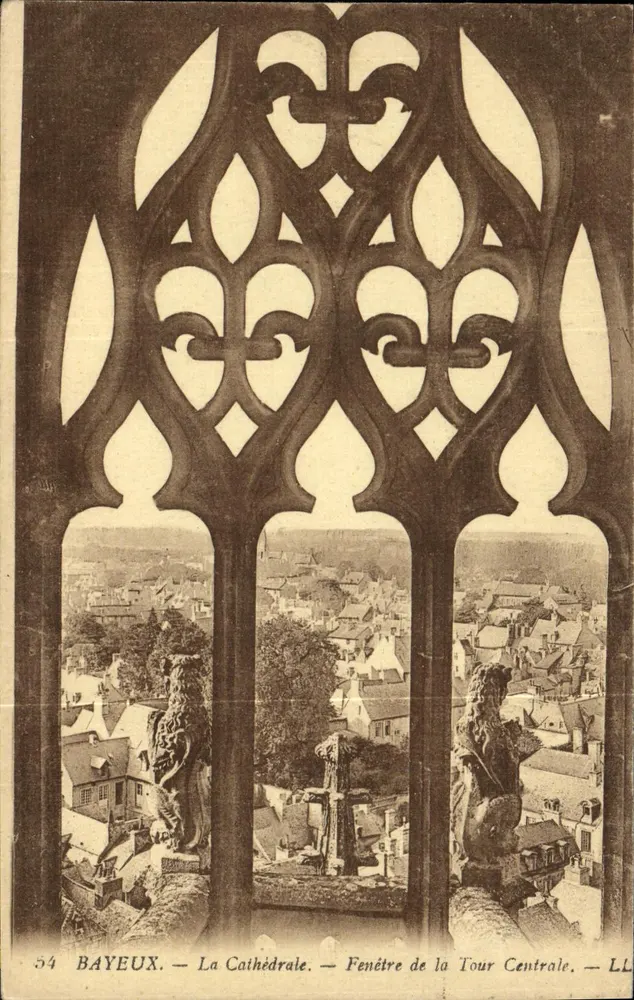 Bayeux — Die Kathedrale — Fenster der Zentraltürme — LL - Vorderseite