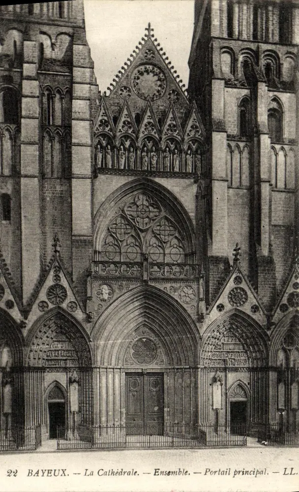 Bayeux — Die Kathedrale — Ensemble — Haupteingang — LL - Vorderseite