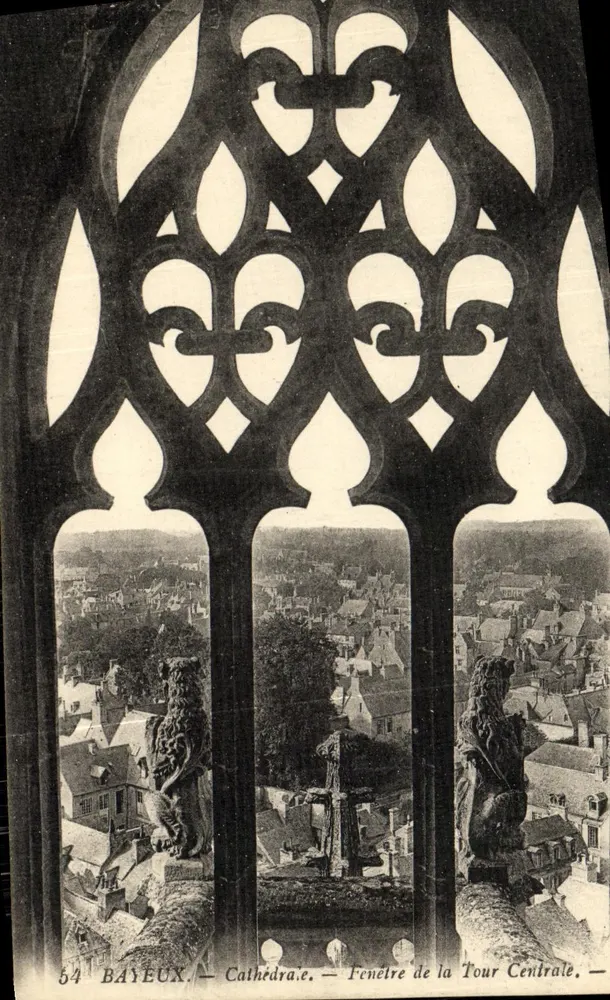 Bayeux — Kathedrale — Fenster der Zentraltürme - Vorderseite