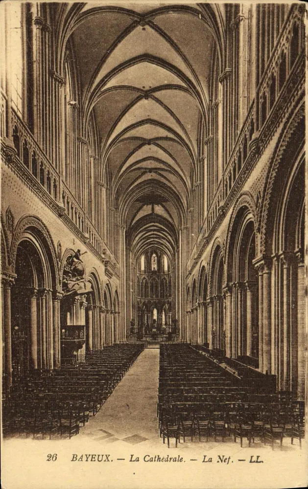 Bayeux — A Catedral — A Nave — LL. — N° 26 - Frente