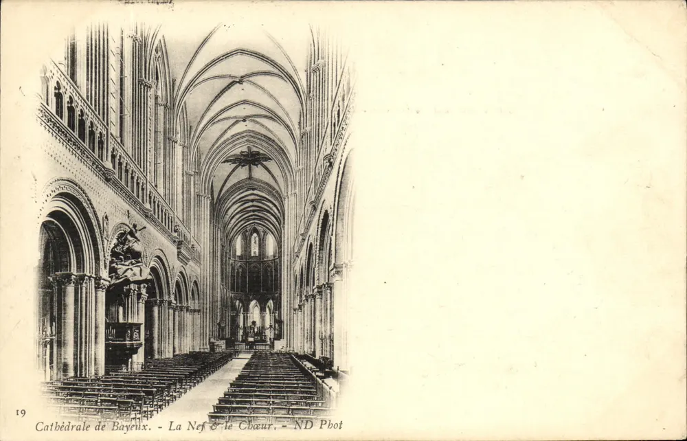 Catedral de Bayeux — A Nave e o Coro — ND Phot - Frente