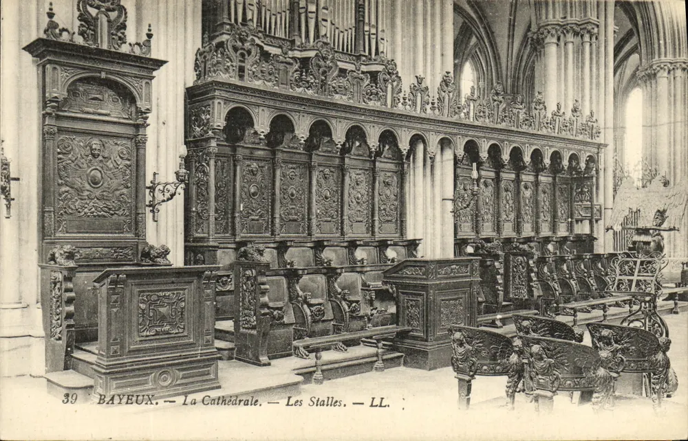 Bayeux — A Catedral — As Stalles — LL. - Frente