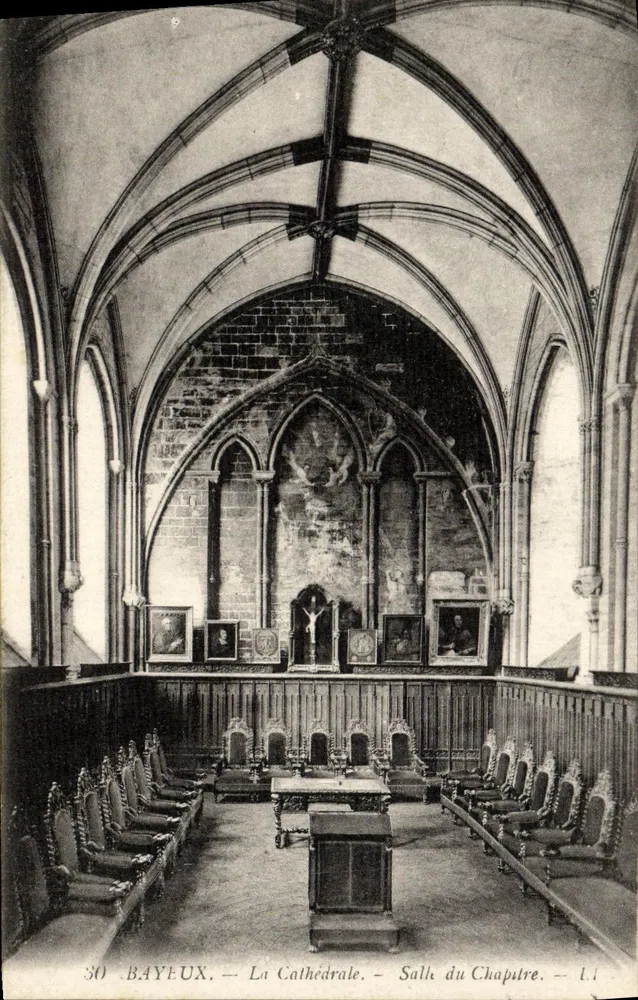 Bayeux — Die Kathedrale — Kapitelhaus — L.1 - Vorderseite