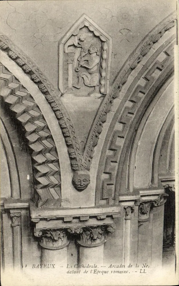 Bayeux — Kathedrale — Römische Arcaden — LL - Vorderseite