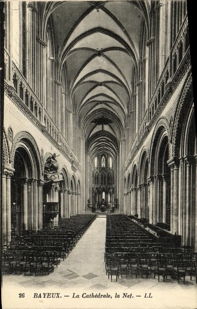 Bayeux — A Catedral, a Nave — LL - Frente