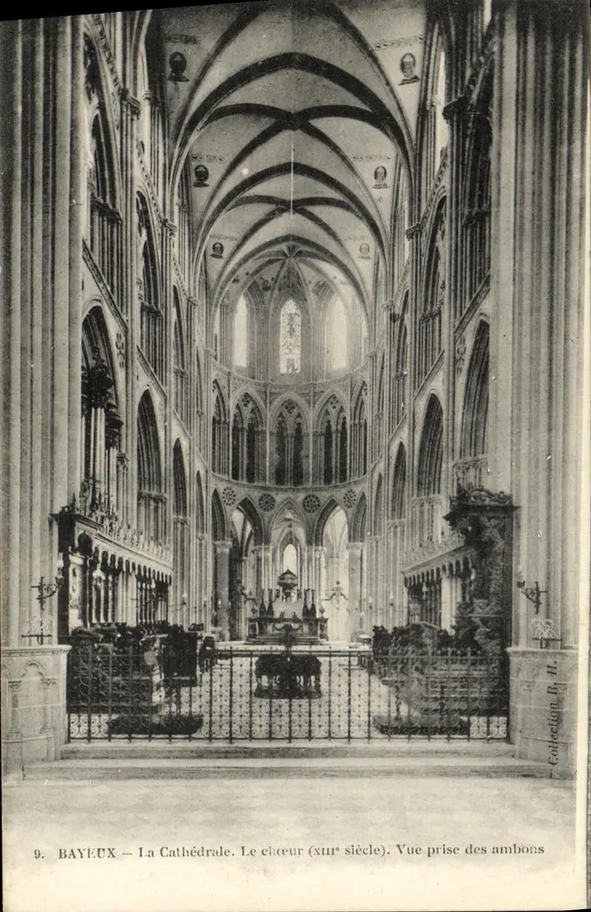 Bayeux — Die Kathedrale. Der Chor (13. Jahrhundert). Ansicht aus den Pulpiten - Vorderseite